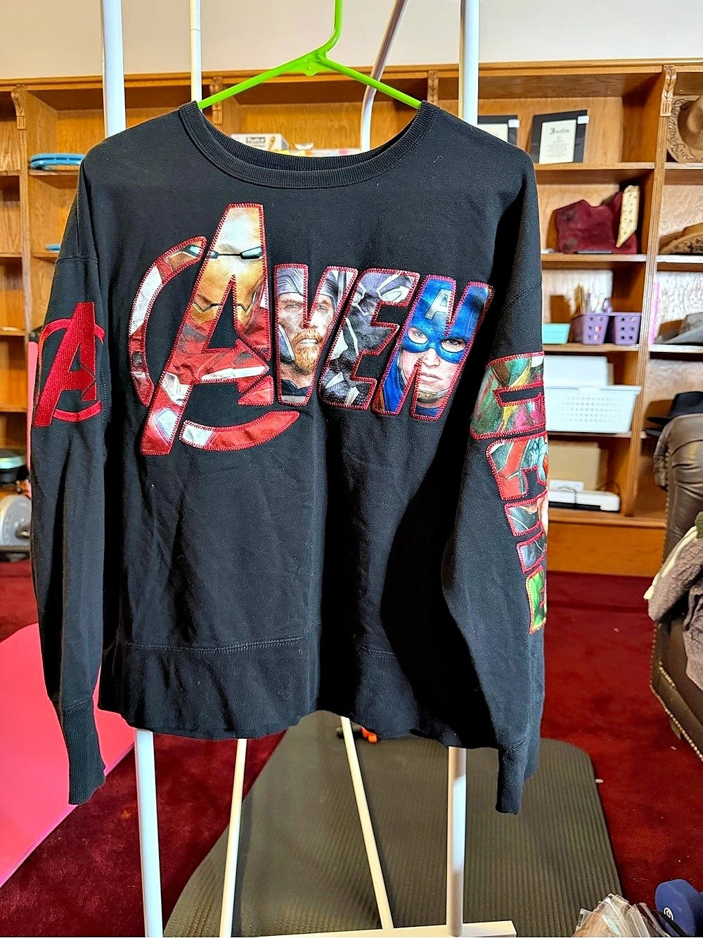Marvel Avengers Endgame Character Lettering Black Crewneck Disney Size Large